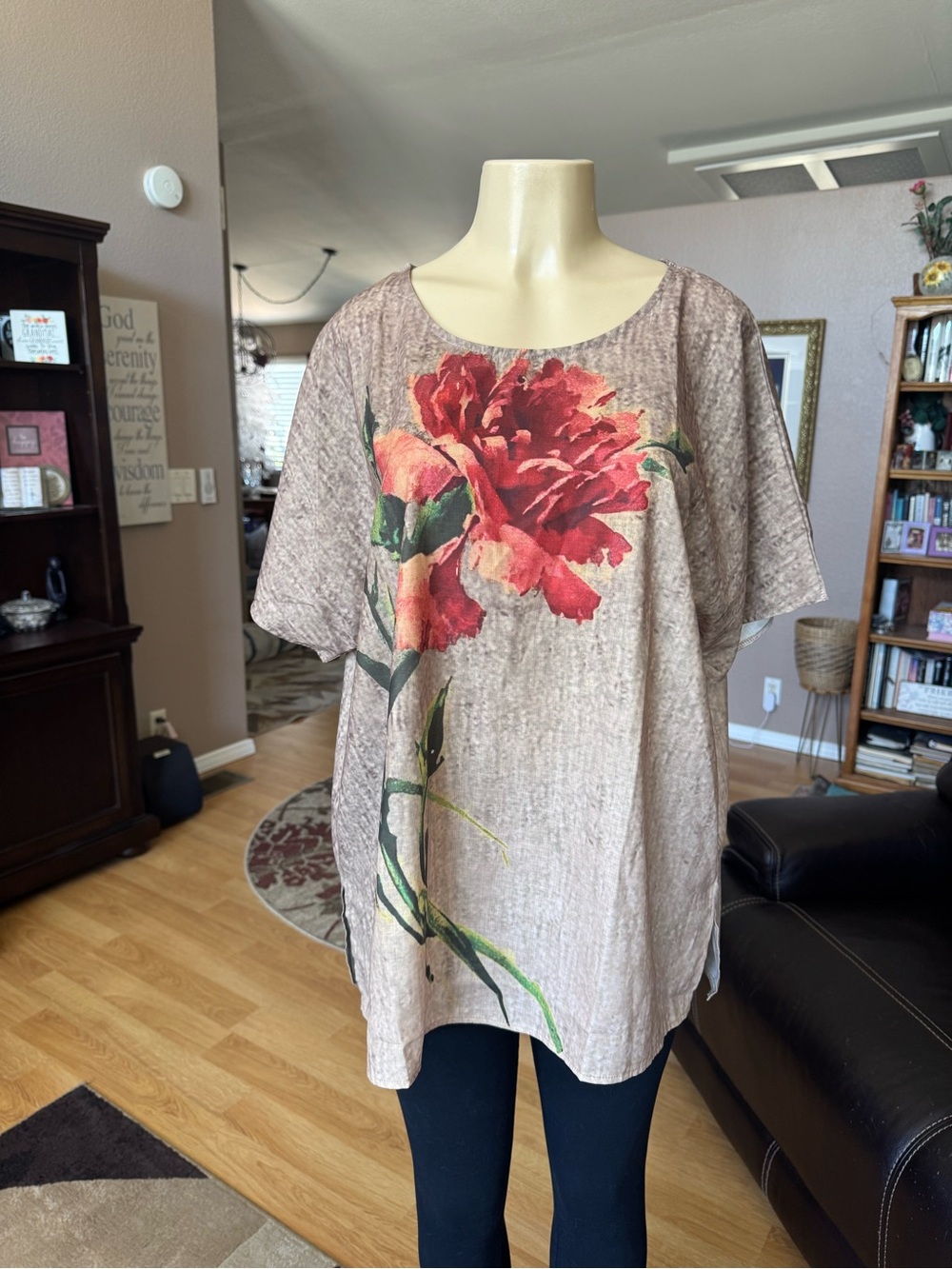 Boutique taupe short sleeve scoop neck floral blouse-size XXL